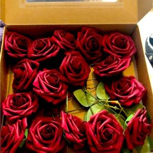 16 faux red roses 🌹